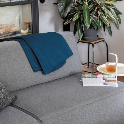 Fleece blanket in pouch - hospitality