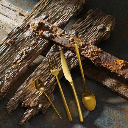 OVE Amarone Gold cake fork, 153 mm, with elegant gold finish and four tines, designed for serving cake and desserts.