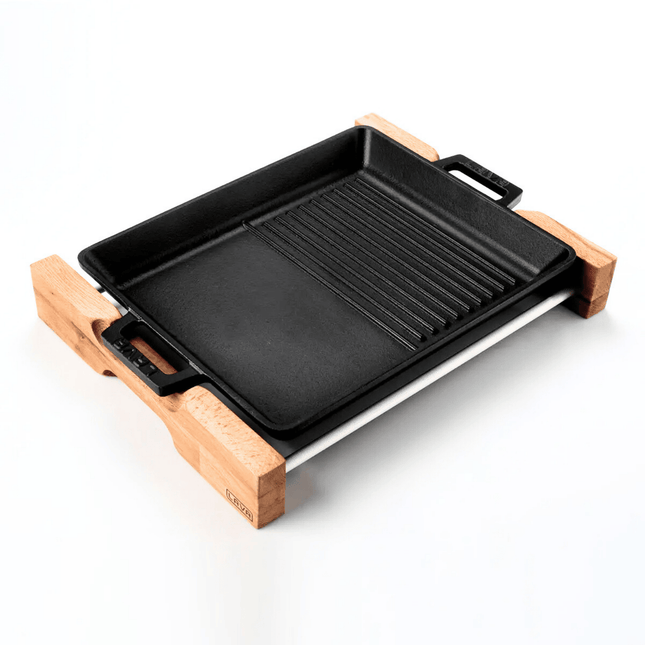 Griddle/Grill Duo Pan, integral metal handles and wooden service stand. dim. 26x32cm., 2290ml