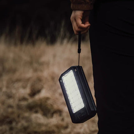 Nordic Drift Titan 10.000mAh solar powerbank with 3 panels - hospitality