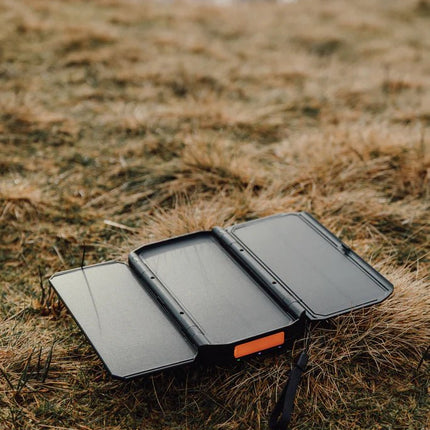 Nordic Drift Titan 10.000mAh solar powerbank with 3 panels - hospitality