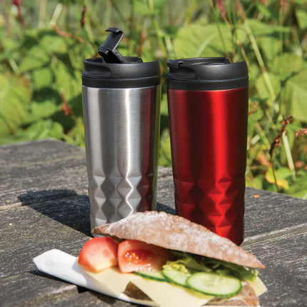  stylish drinkware with a modern geometric pattern