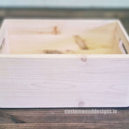 Pine Box with Handle by Pin