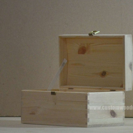Pine Wood Chest CB2 26 X 16 X 13,5 cm - hospitality