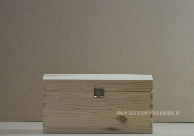 Unfinished pine wood chest box with dimensions 29x19x1.4cm