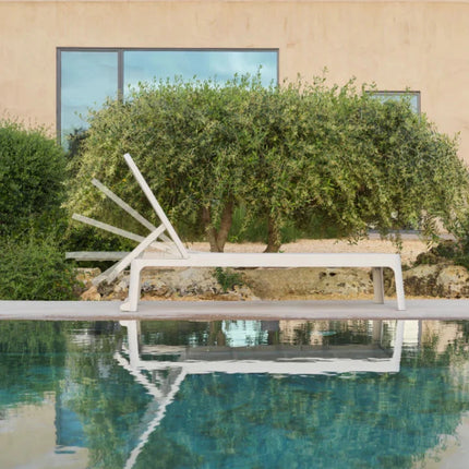 Plano Outdoor Sun Lounger by Nardi – Reclining Poolside Furniture - hospitality