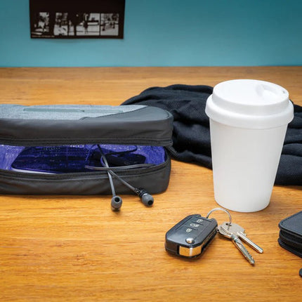 Portable UV-C steriliser pouch with integrated battery - hospitality