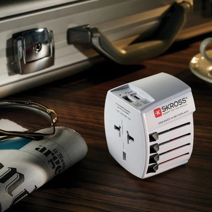 SKROSS World Travel Adapter MUV 2-pole with USB A and C - hospitality