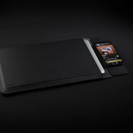 Swiss Peak 15W magnetic charging laptop sleeve 14-15,6" - hospitality